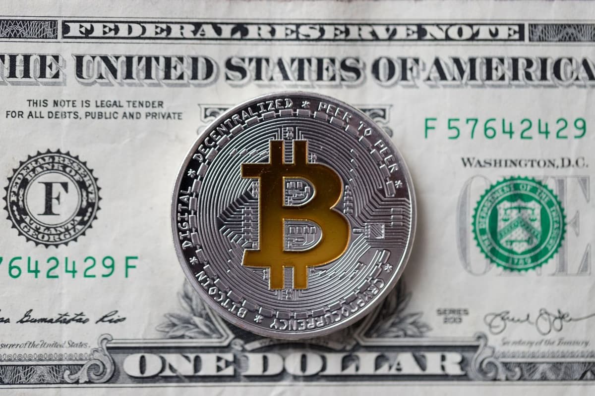 Edward Snowden: Der Dollar hat 99% seines Wertes gegenuber Bitcoin verloren