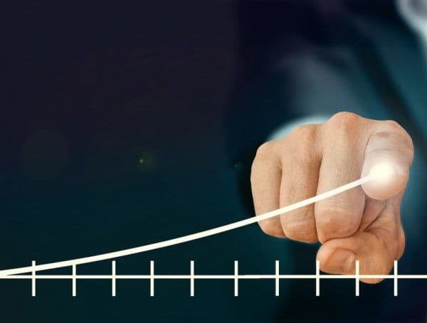 如何利用CryptoTicker在当前的加密牛市中获利