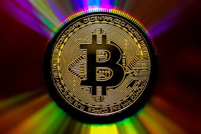 Bitcoin (BTC) sigue cayendo hasta los $42000