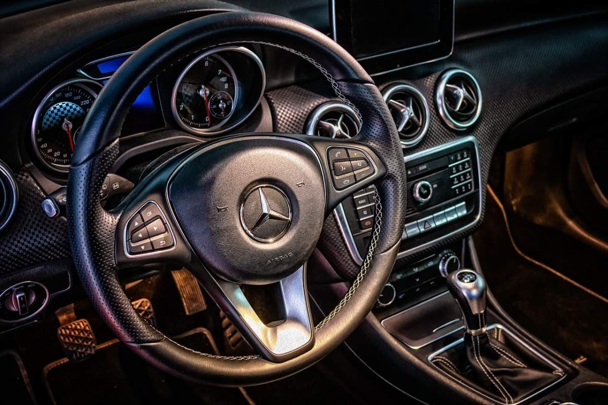 Daimler entwickelt Hardwarewallet fur Fahrzeuge mit Wiener Startup