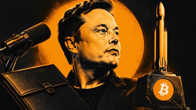 Duotone-Collage von Elon Musk im Halbprofil vor kräftigem Akzentgrund, daneben schwebend ein Studiomikrofon und eine geschlossene Aktenmappe, auf einem Sockel ein aufrecht stehendes Raketenmodell, in die Sockelplatte das Bitcoin-Zeichen tief eingraviert